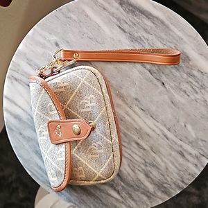 DB wristlet